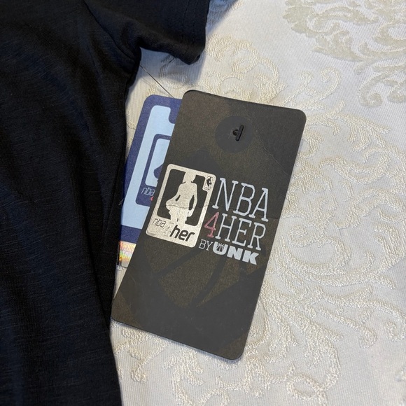 NBA New York Knicks Rhinestone Short Sleeve Tee Black Size Large NWT - Picture 8 of 9